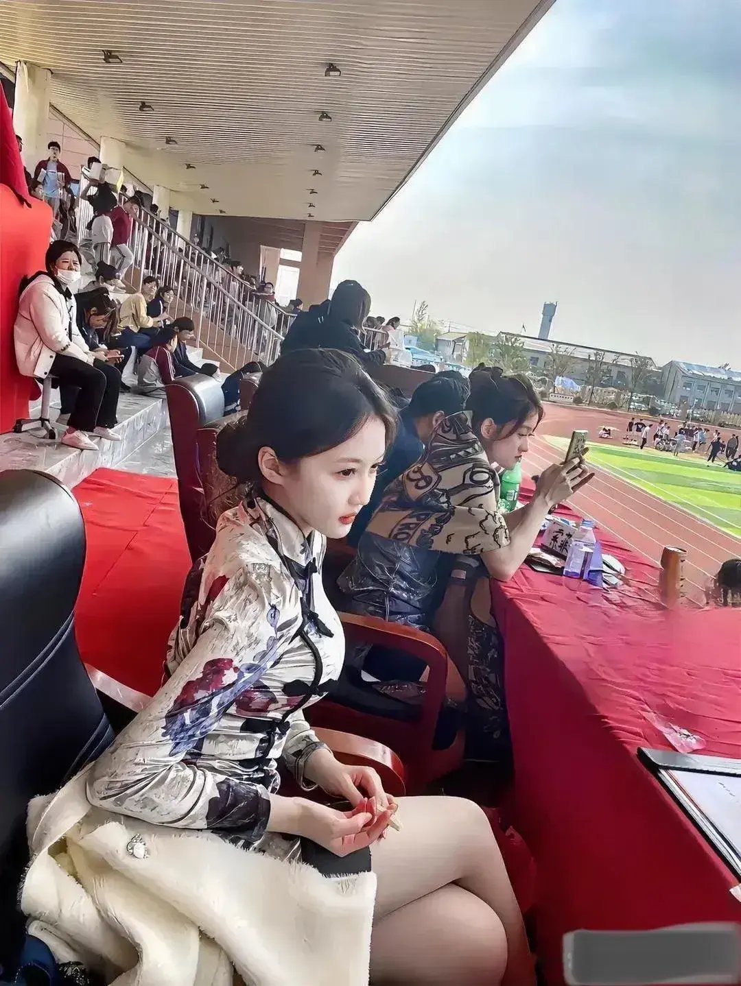 运动会上漂亮的礼仪小姐