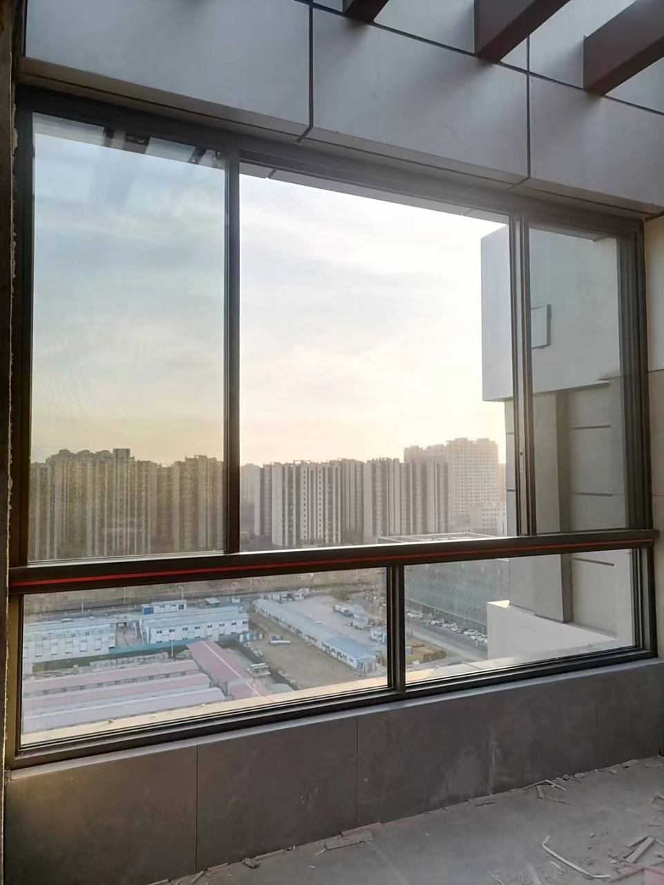 全景极窄推拉窗