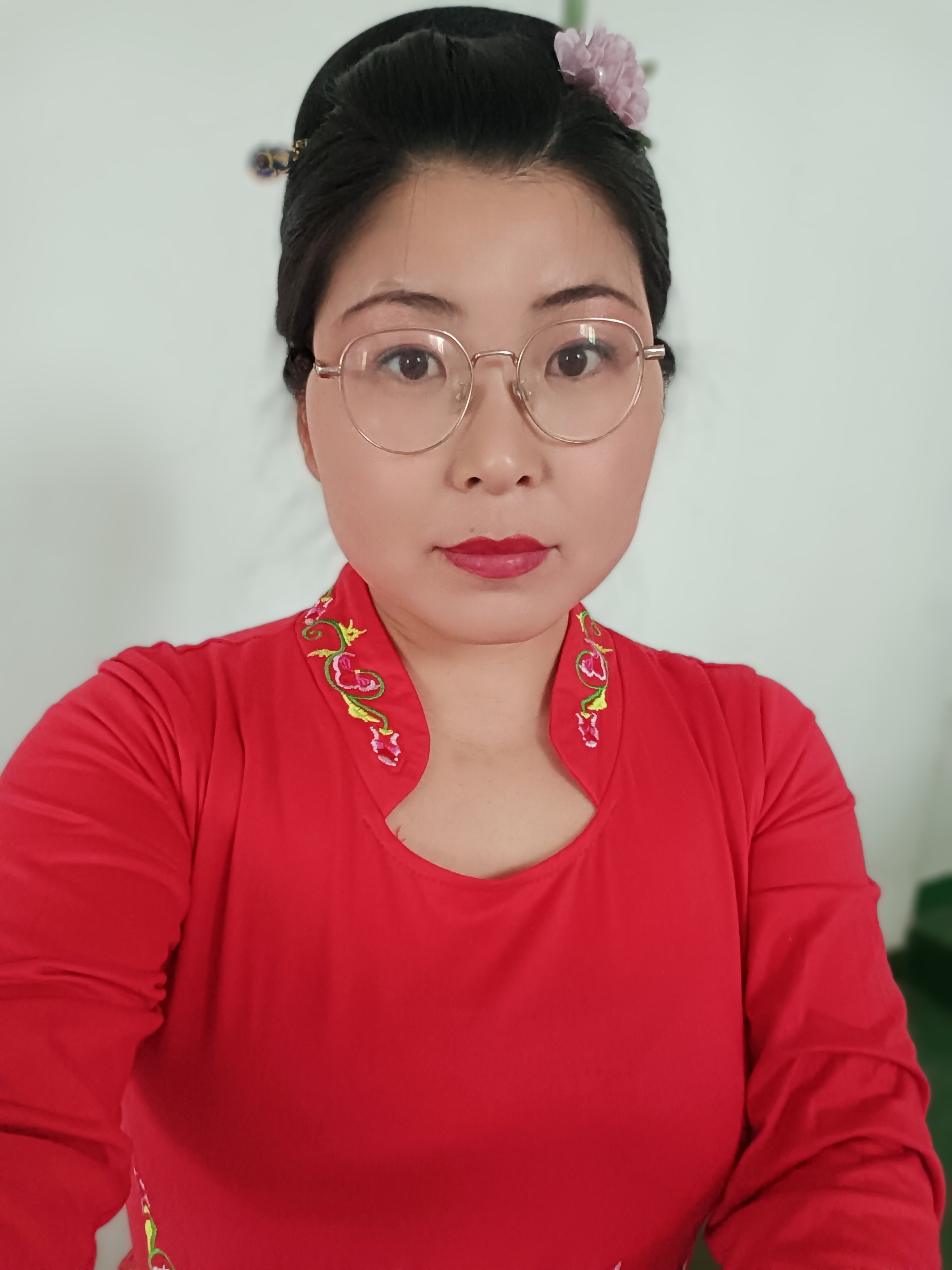 马面裙#农村大妈无美颜无滤镜的红色马面裙照片来了.