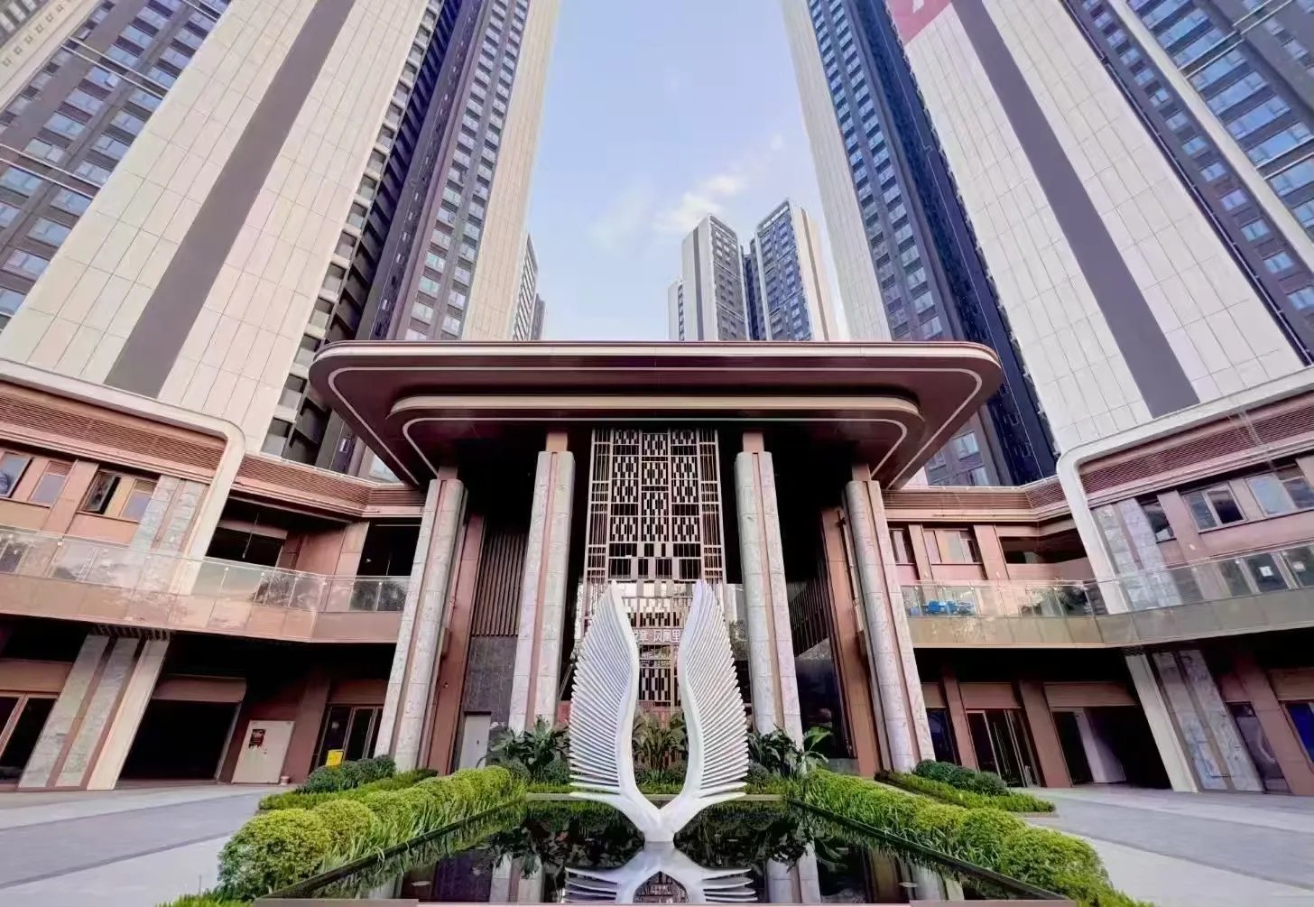宝安中粮这个楼盘真的是太坑了,去年十月,我有个客户想买套98平的三房