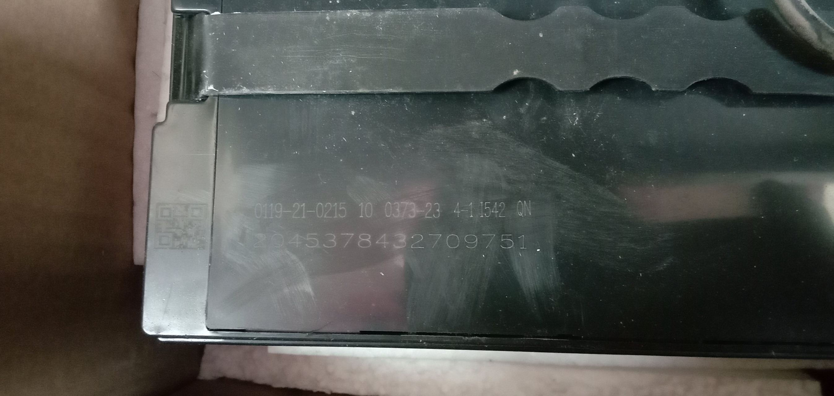 谁告诉我这个电瓶的生产日期.  是真的超威电池么?