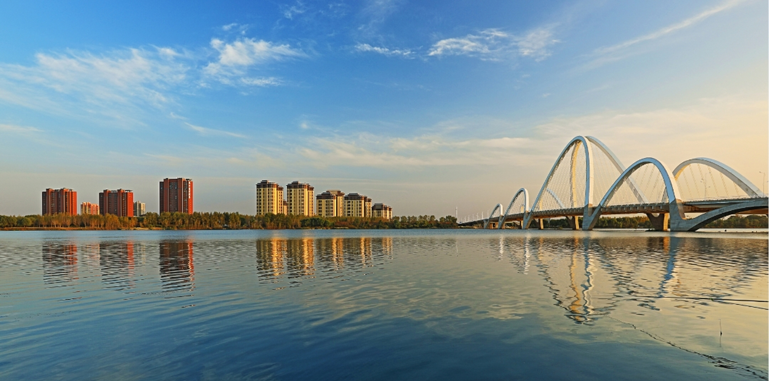 沈阳恒大盛京世家,毗邻浑河岸,耳闻潺潺水声,得水之滋养,揽河之壮美