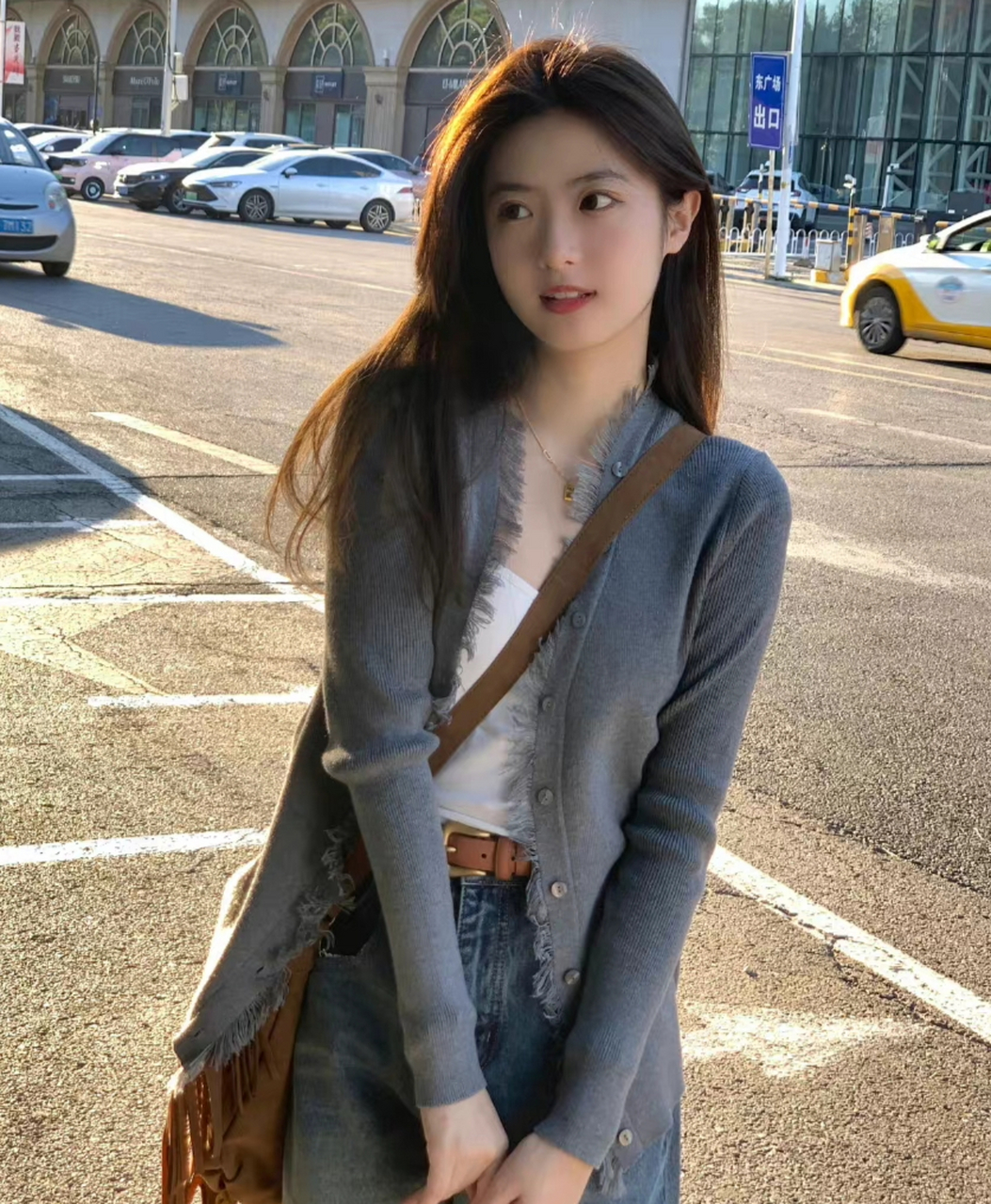 28岁的女儿准备入职银行,已经打点好行装.