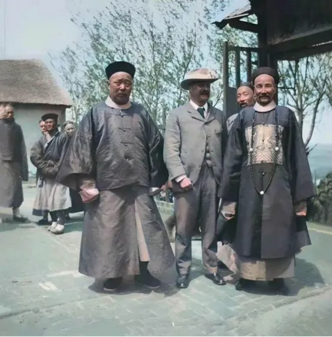 1880年,左宗棠收复新疆,回宫时却被太监拦在了崇文门外.