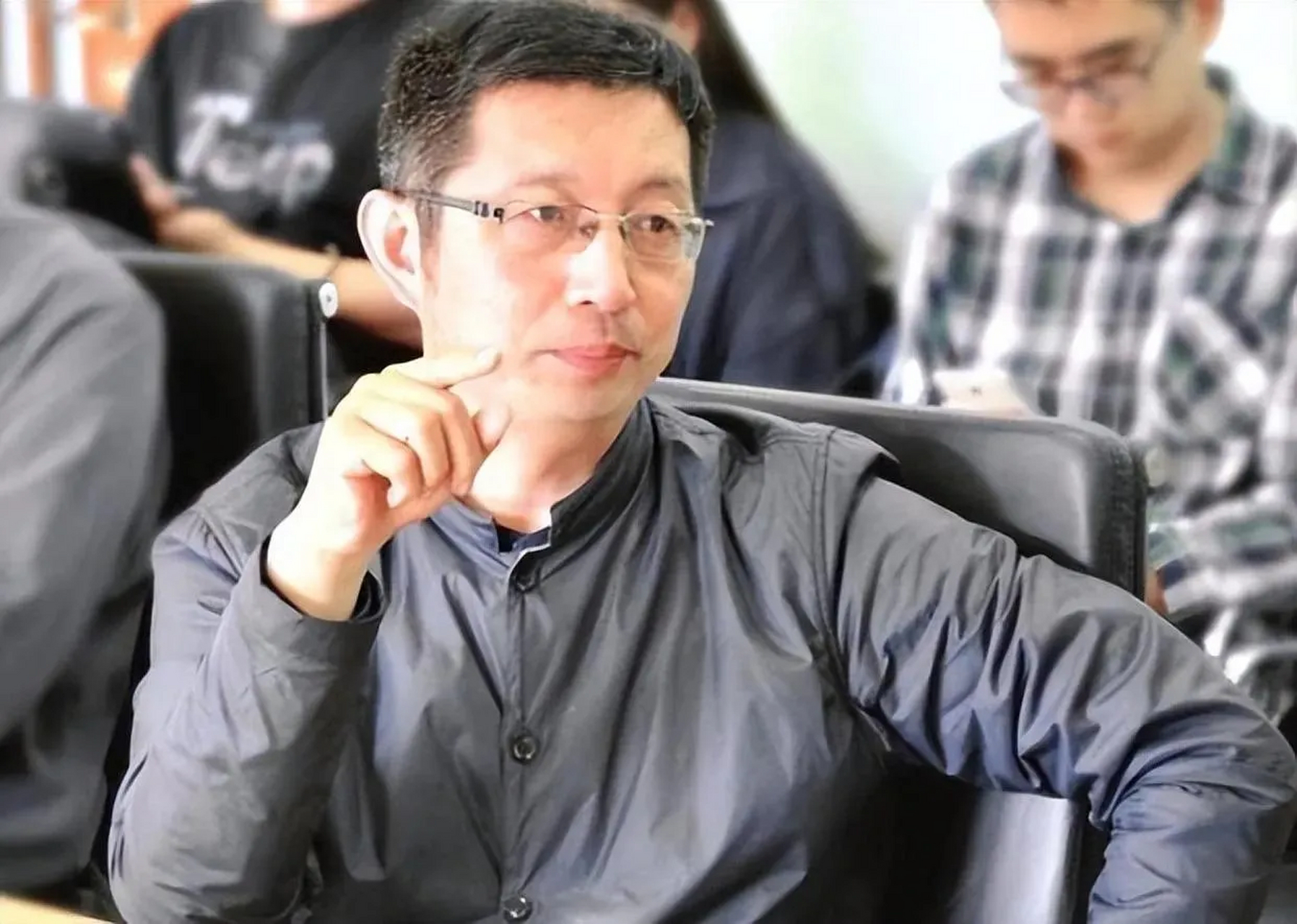 "北大哲学系教授吴飞呼吁再次恢复土葬,他很反对那种强制性的火葬,而