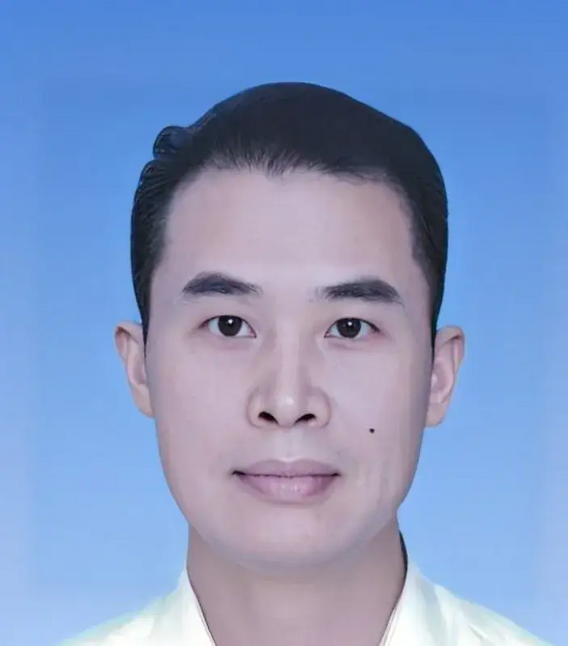 湘潭县教育局长彭光宇,他出生于一九七四年,本科学历,他曾经担任