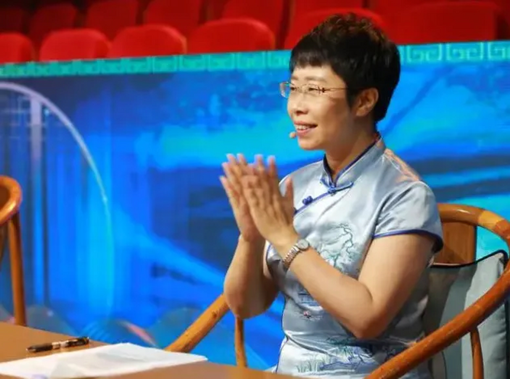 "北大才女蒙曼如今已经48岁了,但至今都是单身,当著名主持人朱迅问她