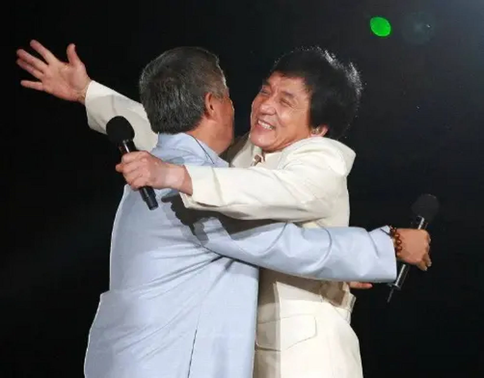 你知道成龙和赵本山之间的渊源吗?