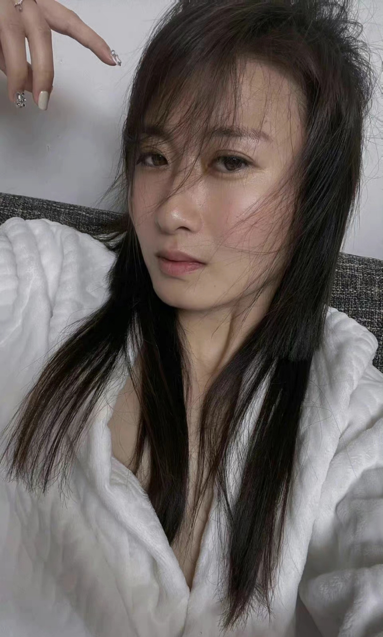 我是一个离婚的女人,今年32岁!