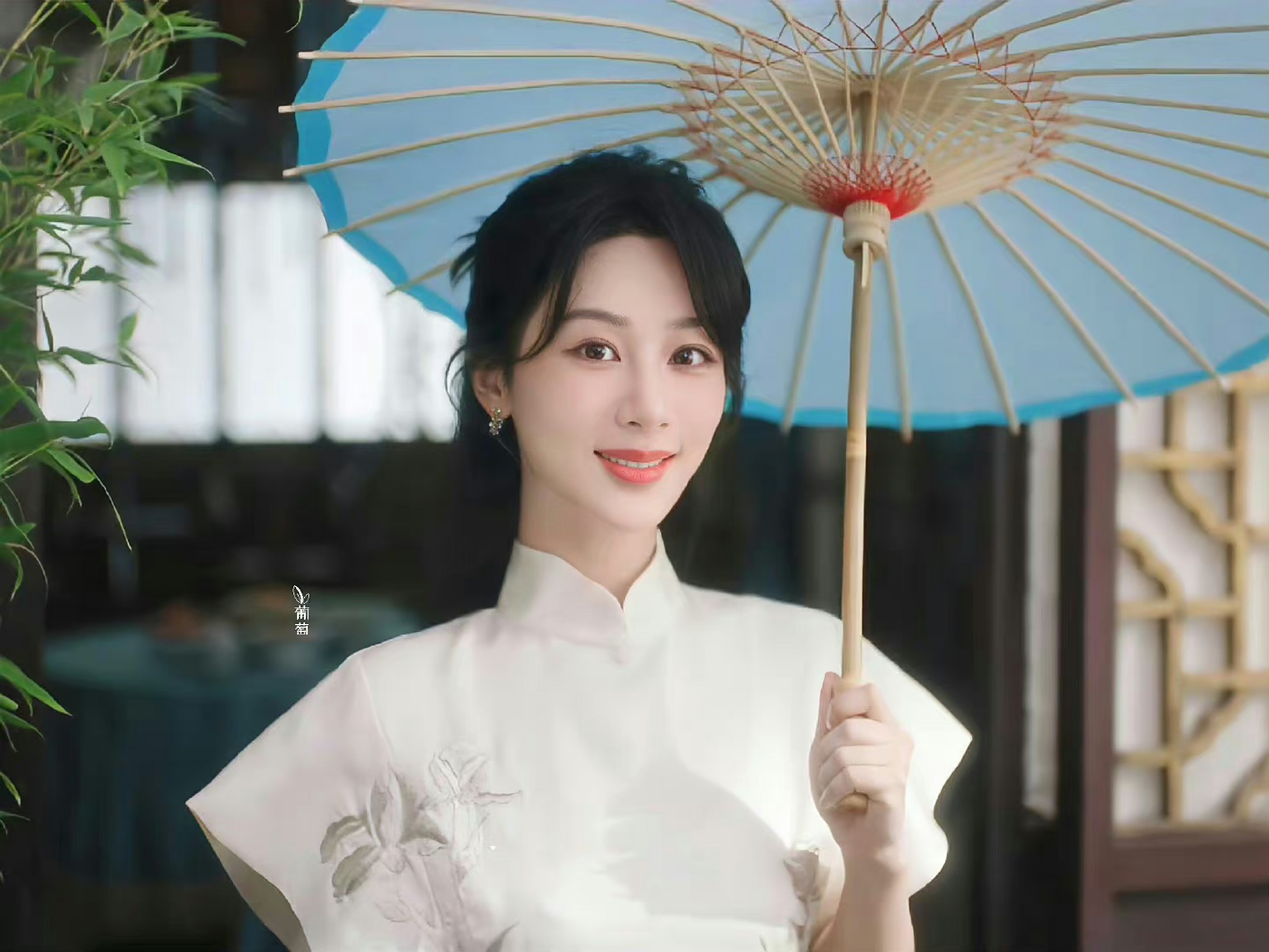 紫妹最新新中式旗袍造型91 没想到杨紫和旗袍的适配度这么高 温婉