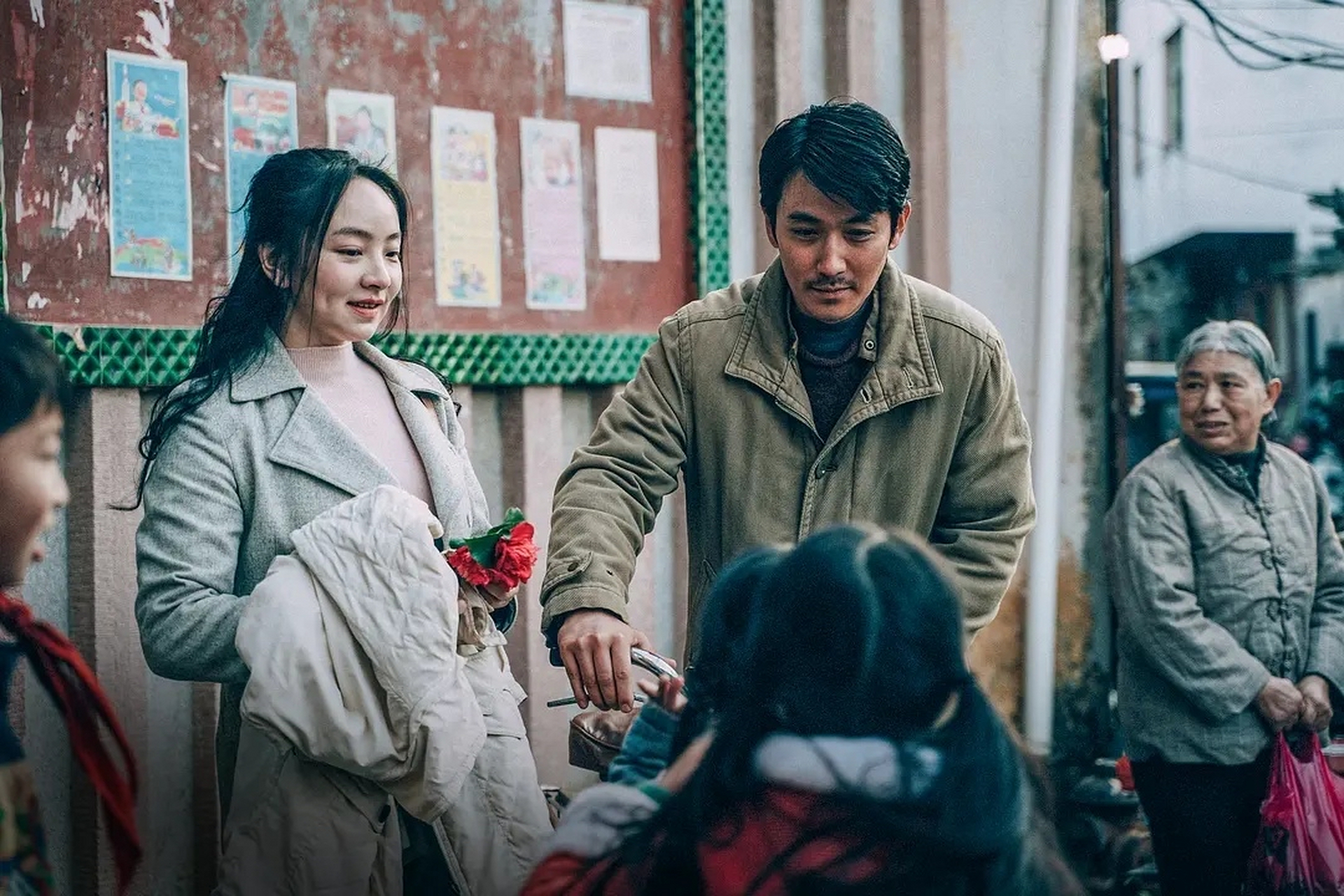 【男主今第二部影片《河边的错误》上映后出分】 朱一龙主演的,河边的