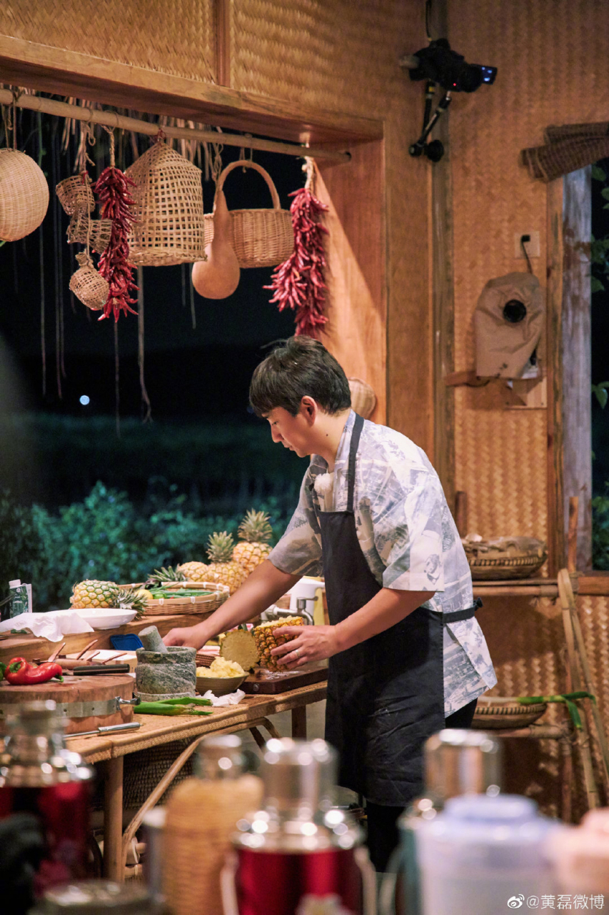 娱乐八卦最前沿# 黄磊何炅双人海报.