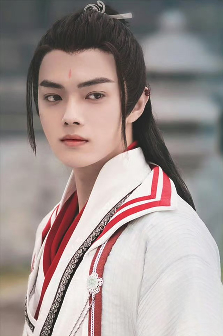 85后陈晓(1987) 95后许凯(1995) 00后王星越(2002) 看图片对比,很明显