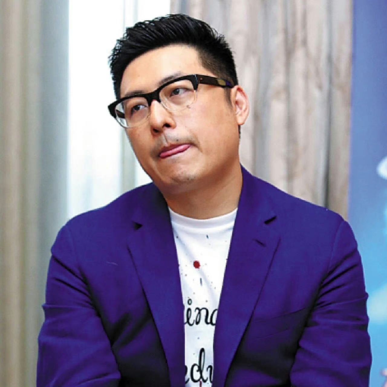 你敢想相信这是王岳伦年轻时的样子么!