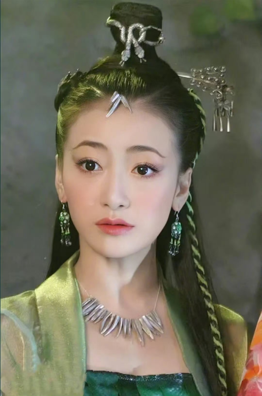 演过很多剧,比较经典的是《白蛇传》里的小青,《神雕侠侣》里的郭芙