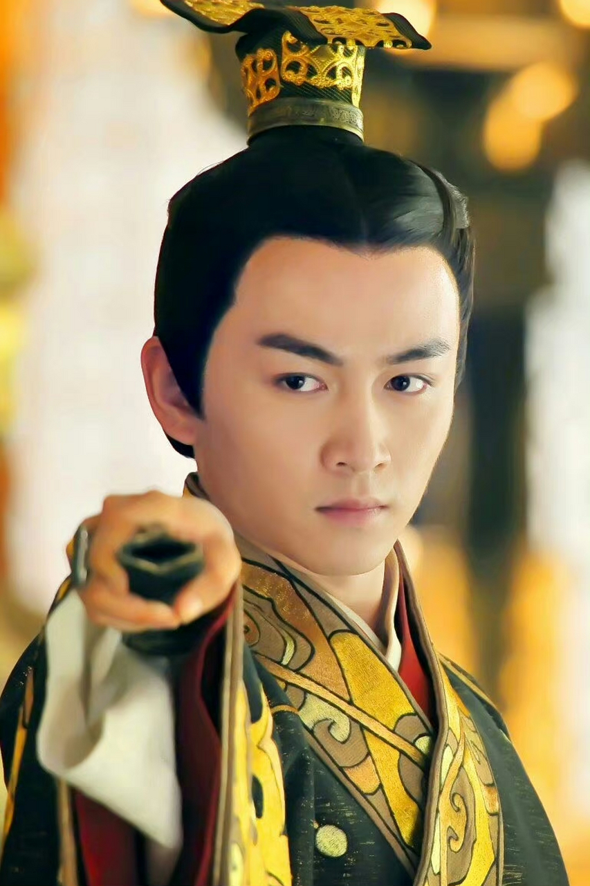 85后陈晓(1987) 95后许凯(1995) 00后王星越(2002) 看图片对比,很明显