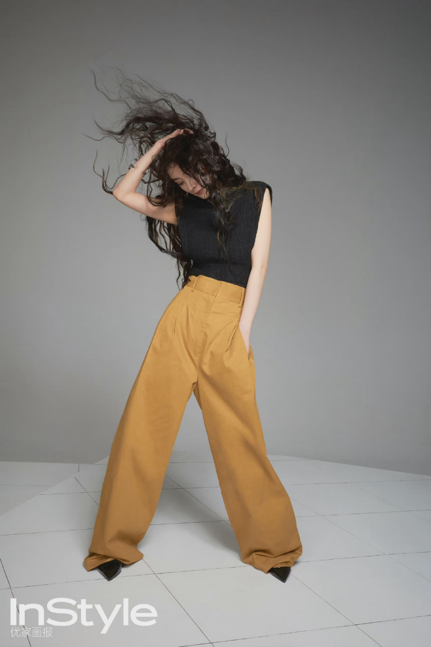 杨幂优家画报封面大片 大波浪,大长腿,酷飒绝美,个性时尚#娱圈八卦报