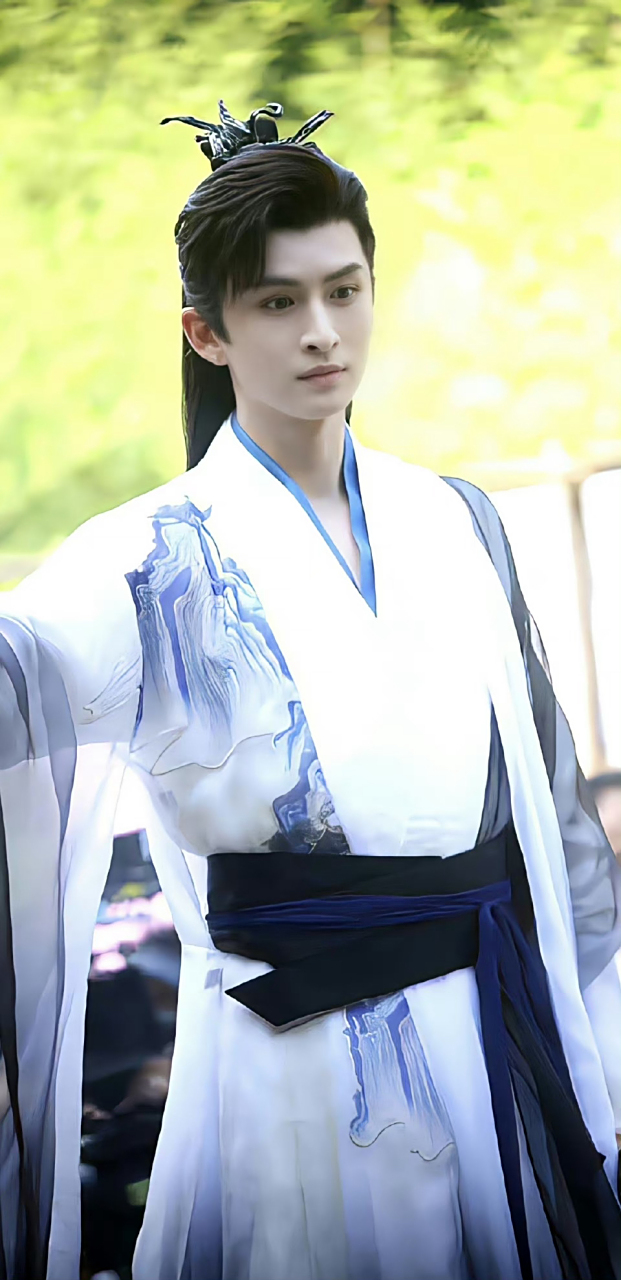 【关于非流量生#张云龙#适不适合拍古装剧问题】 其实张云龙古装剧