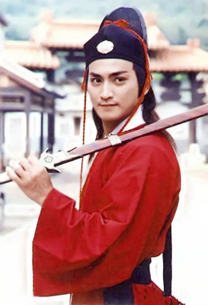 每次说起展昭,都会有人提起少包系列的释小龙 ▼但是不知为什么,我对