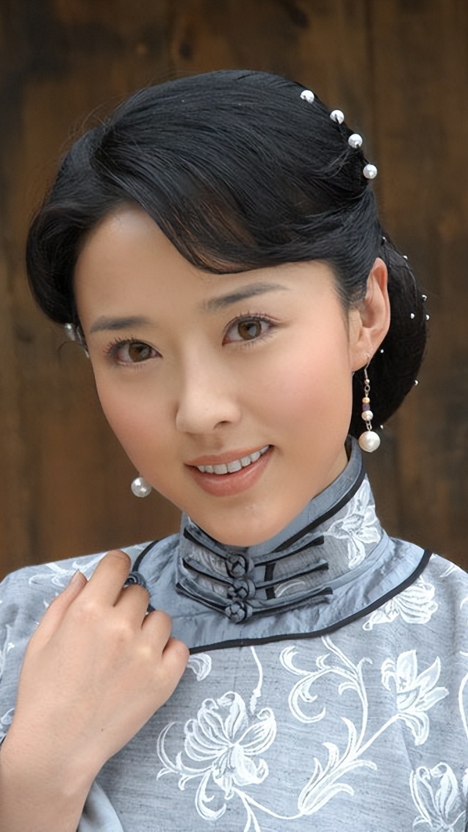 然而,颜丹晨为人十分低调,并且从不炒作也没有绯闻.