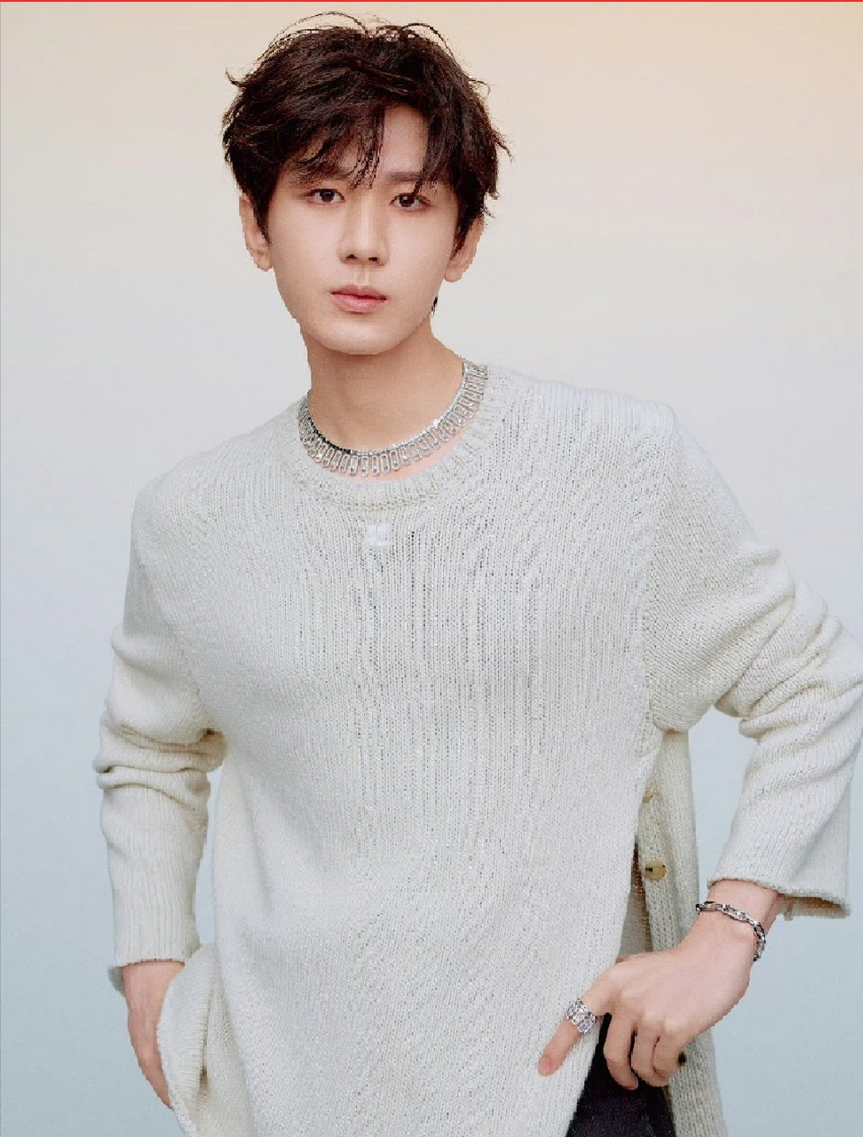 富贵少爷在成毅的演绎下充满仙气  白衣飘飘,长裙舞动, 那仙人般的