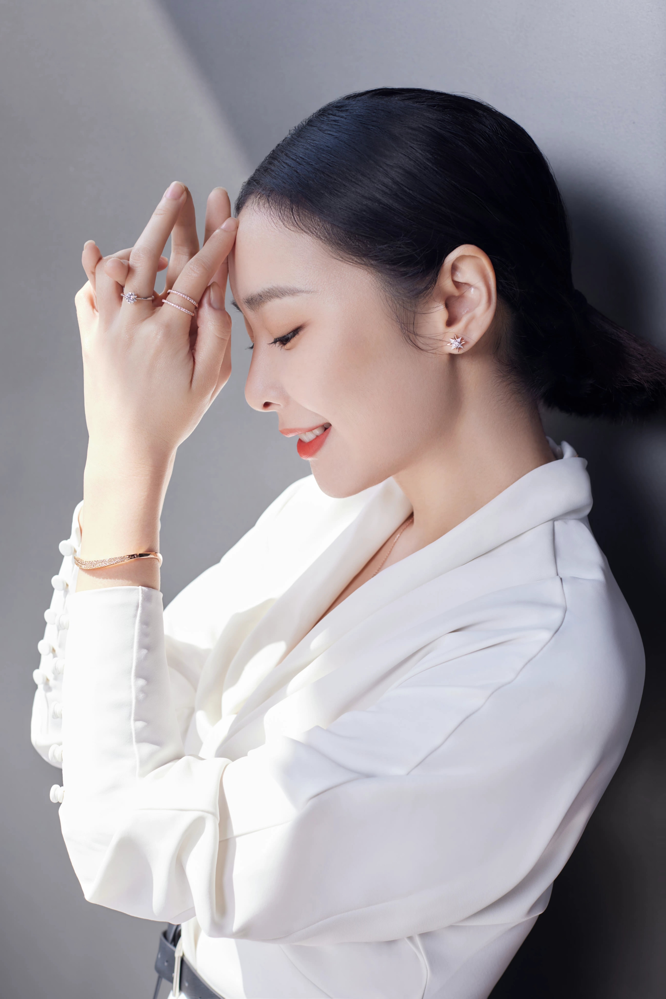 高叶黑白装对照,都一样的高冷.#明星穿搭