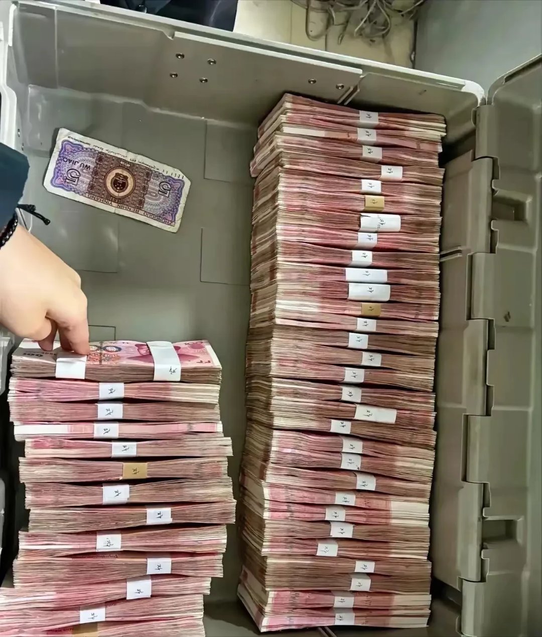 30万现金真实图片30万现金图片实拍图30万元现金实拍30w现金照片比较