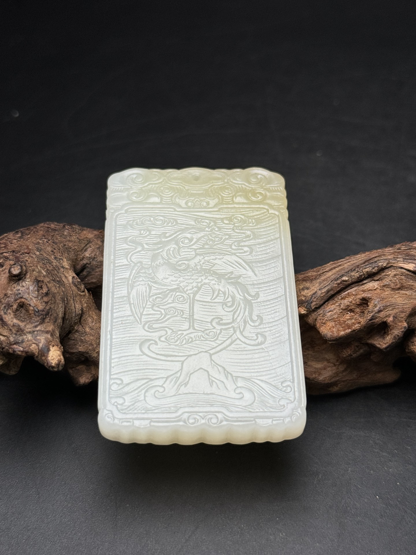 和田玉明清龙牌,龙行天下,吉祥富贵,牌型美观,线条生动流畅,玉质细腻