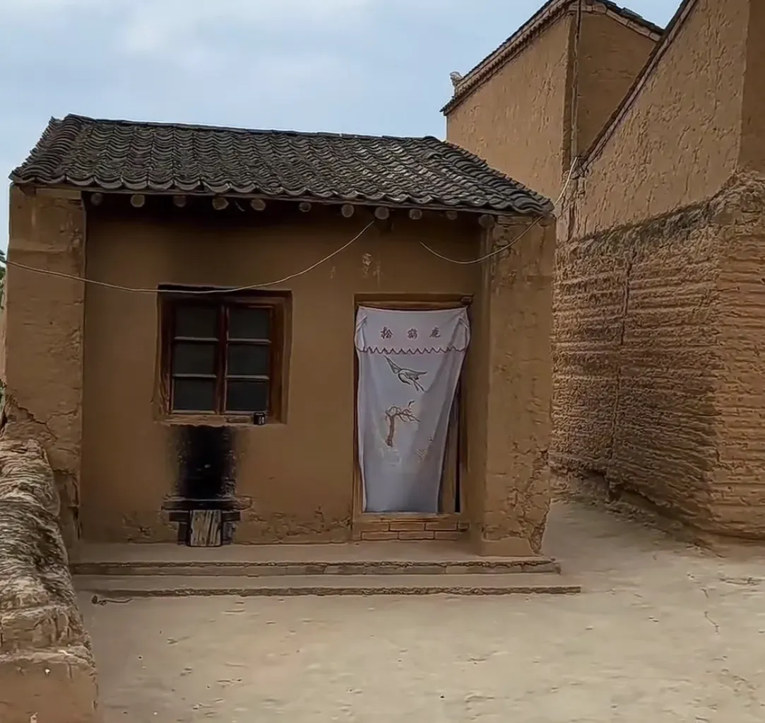 甘肃的黄土高原,通渭的乡下,同南方比,相对来说,物质基础差点