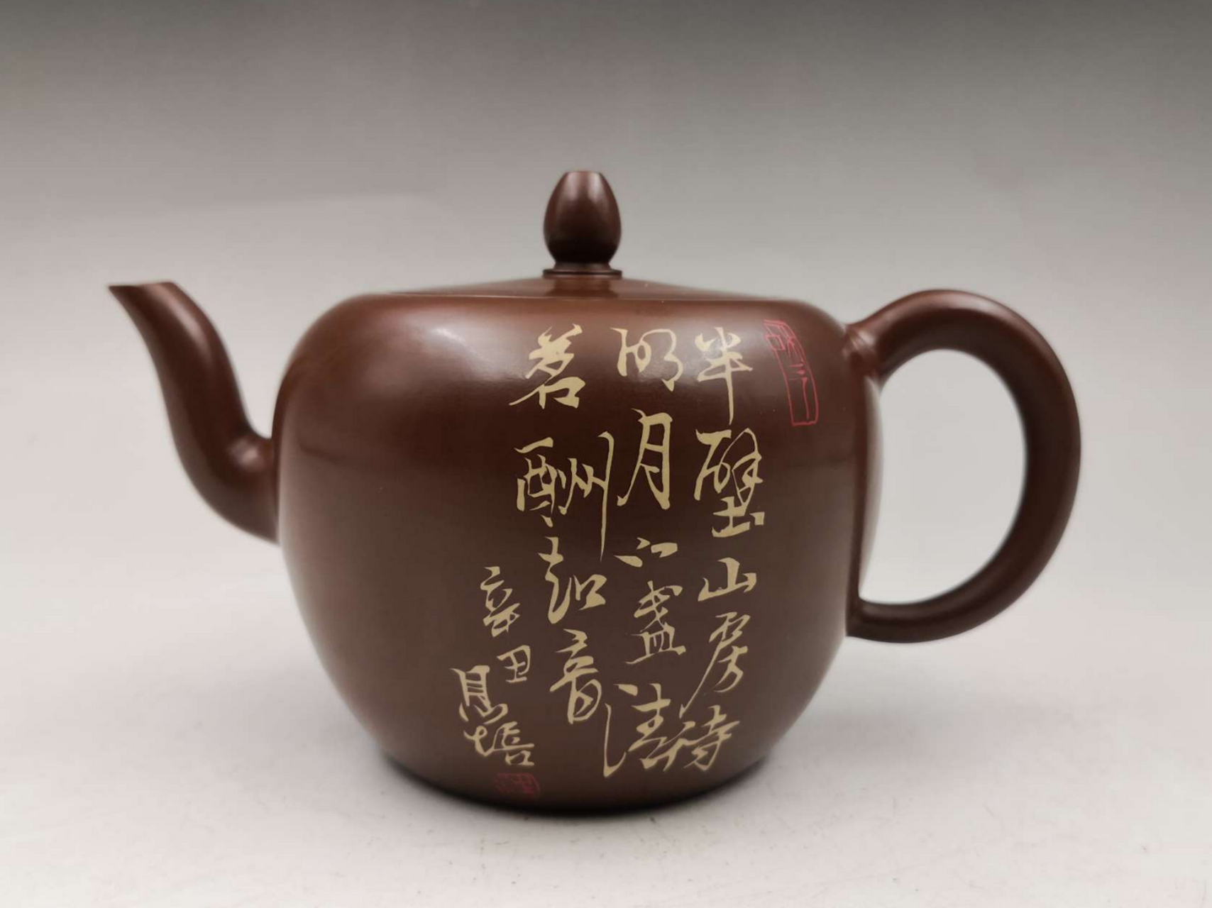 明代陈继儒在《岩栖幽事》中谓:"香令人幽,酒令人远,石令人隽,琴令人