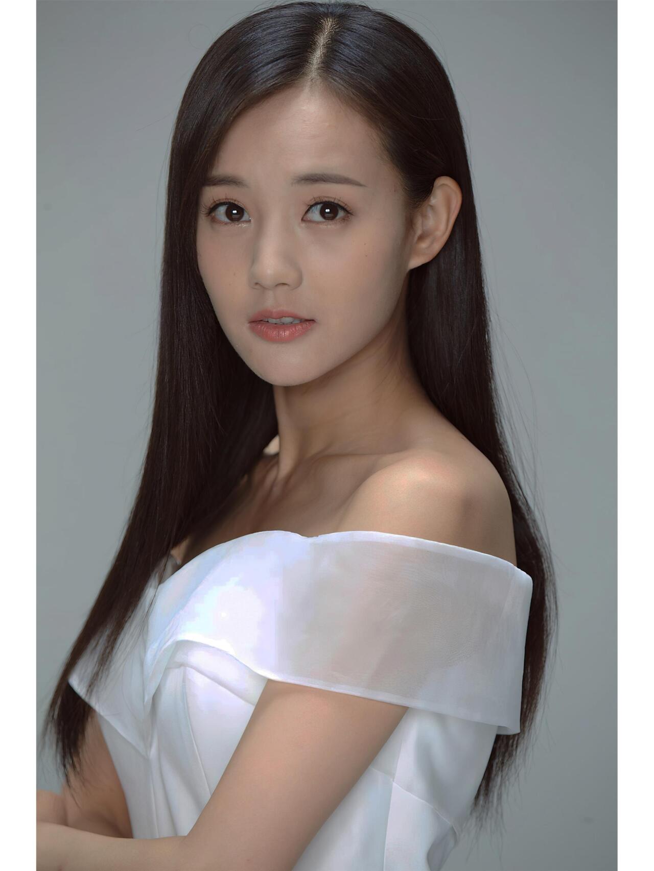 李一桐 早期近距离生图,怼脸太顶了