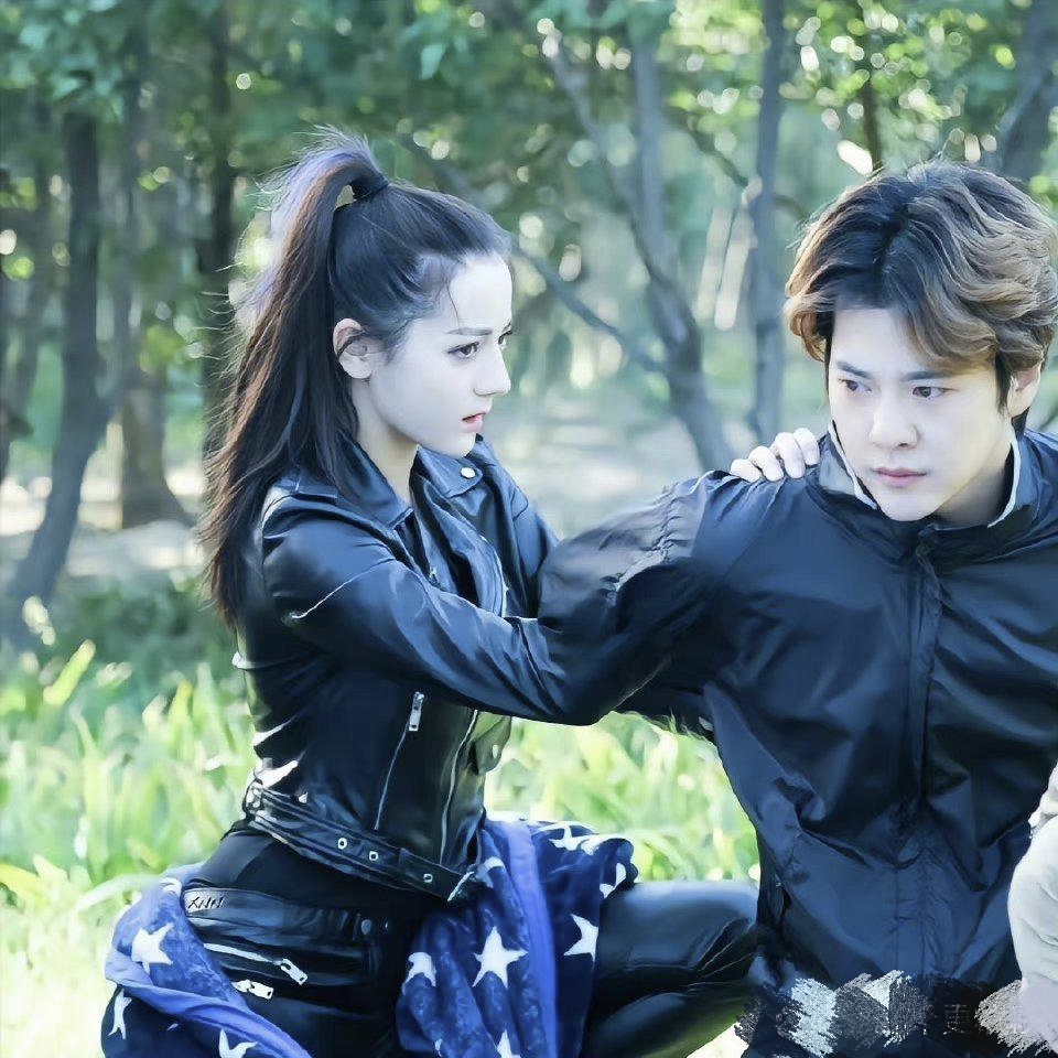 当年看《麻辣变形计》的时候,目光完全被热巴吸引了,根本没注意其他的