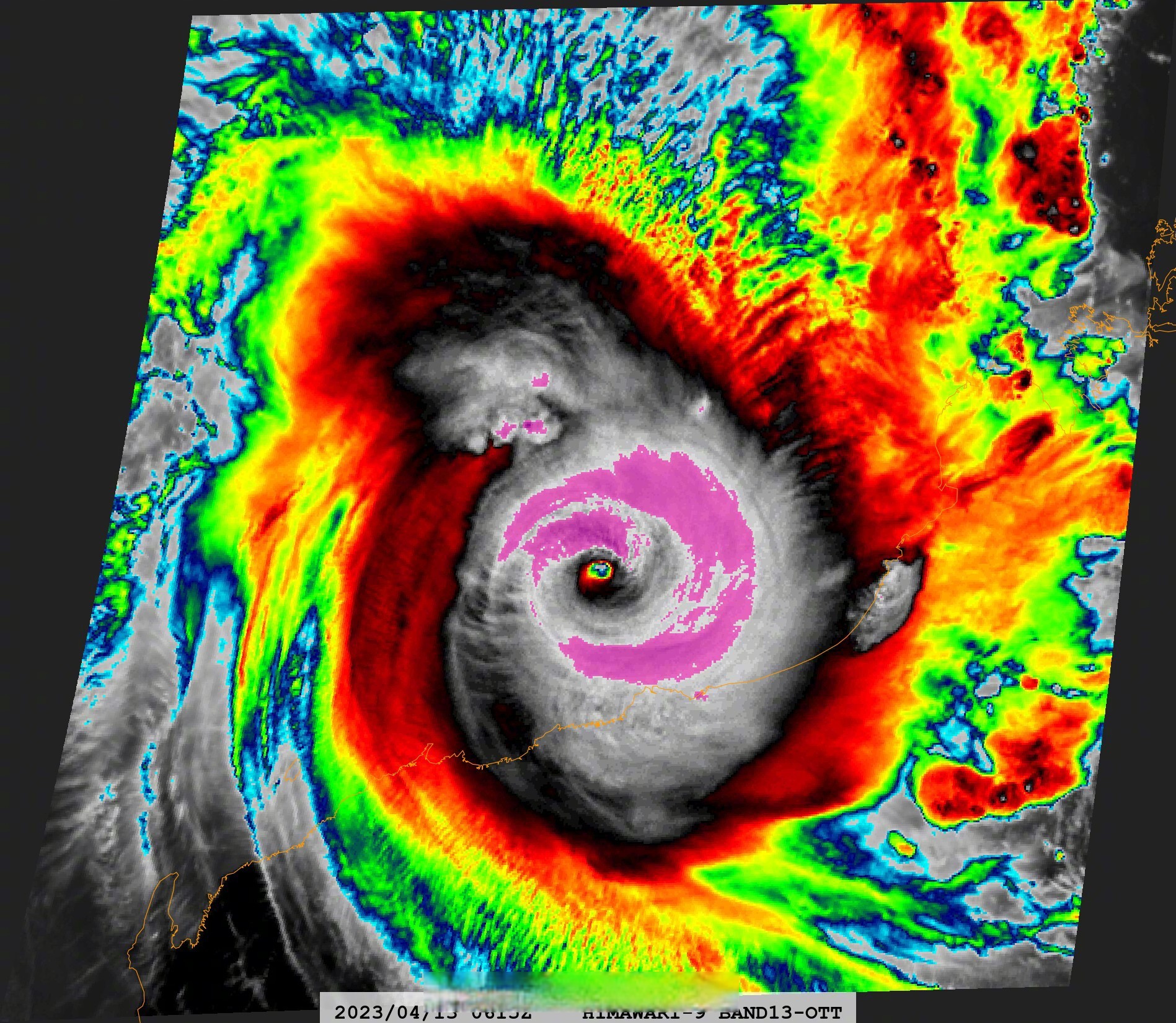 【旋风伊尔萨即将登陆澳大利亚】今天南印度洋旋风伊尔萨正在猛烈爆发