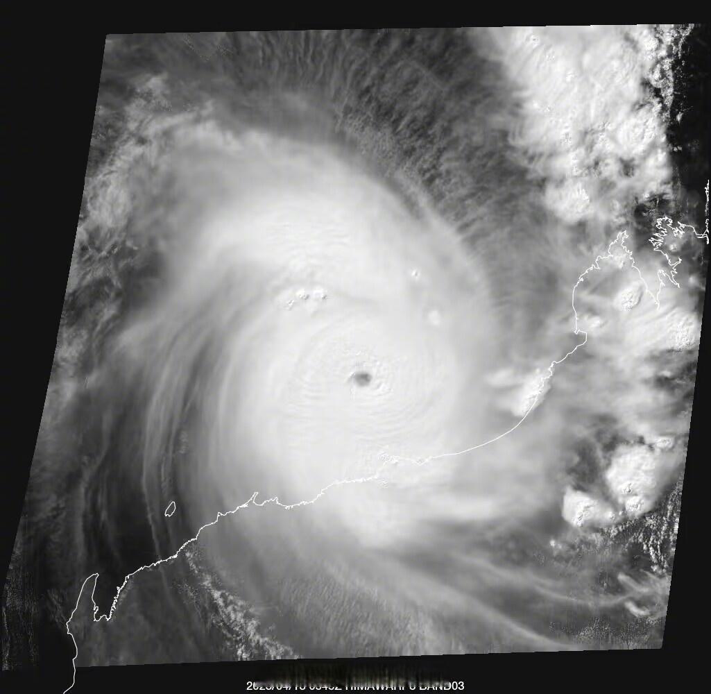 【旋风伊尔萨即将登陆澳大利亚】今天南印度洋旋风伊尔萨正在猛烈爆发