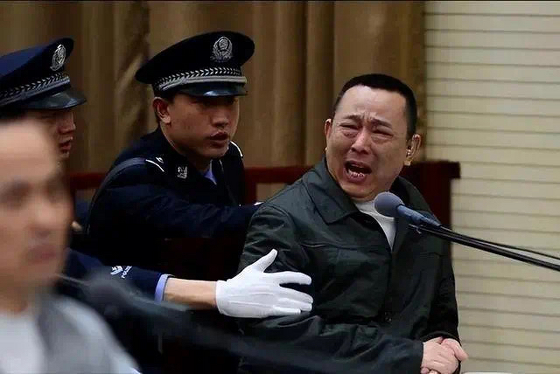 2015年2月8日,在刘汉执行死刑的前一天,得到批准的记者前往看守所采访