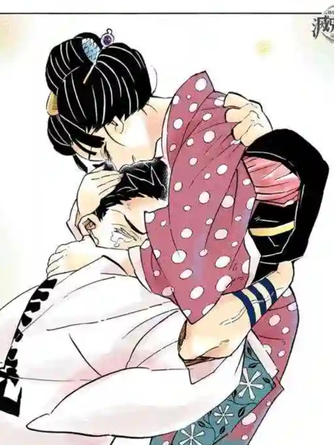 爱的传递,温暖不止于拥抱  左图里,那位粉色蝴蝶结发饰,蓝眼睛的女神