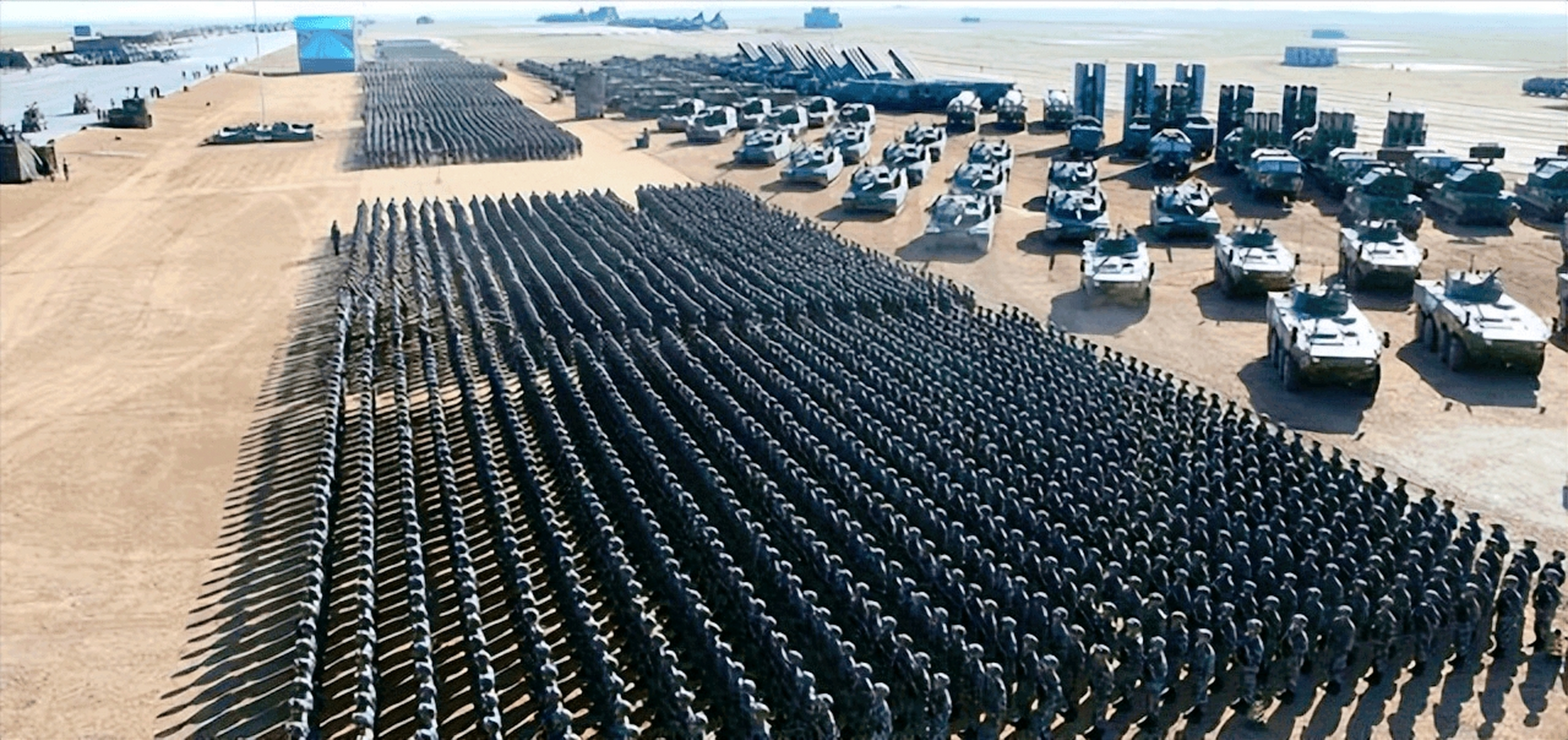 然而,一直被誉为地表最强的中国陆军,似乎在这波现代化浪潮中稍显沉寂