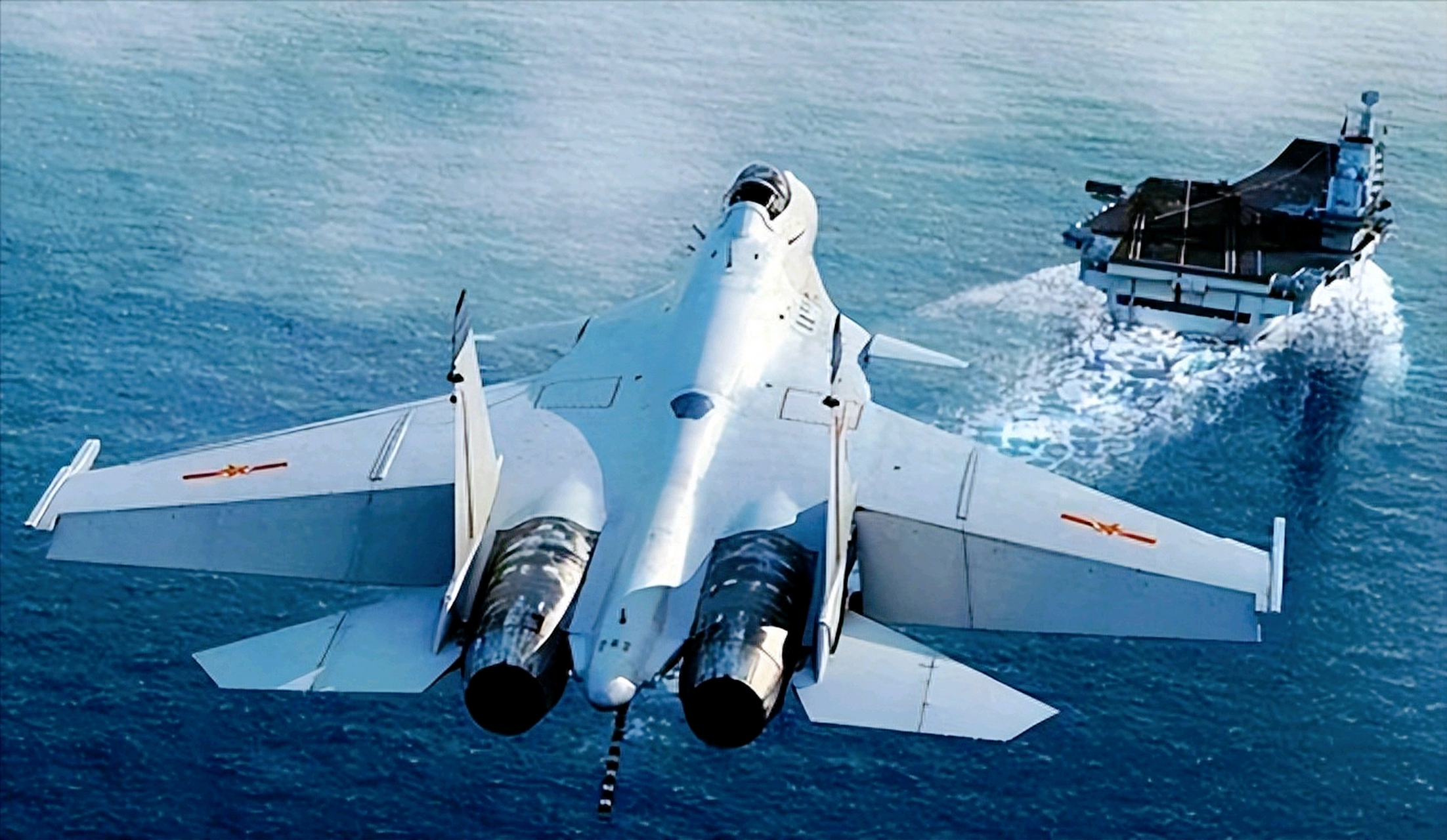 中国歼15d大规模量产,海空霸主地位呼之欲出  近日,中国歼15d战斗机大