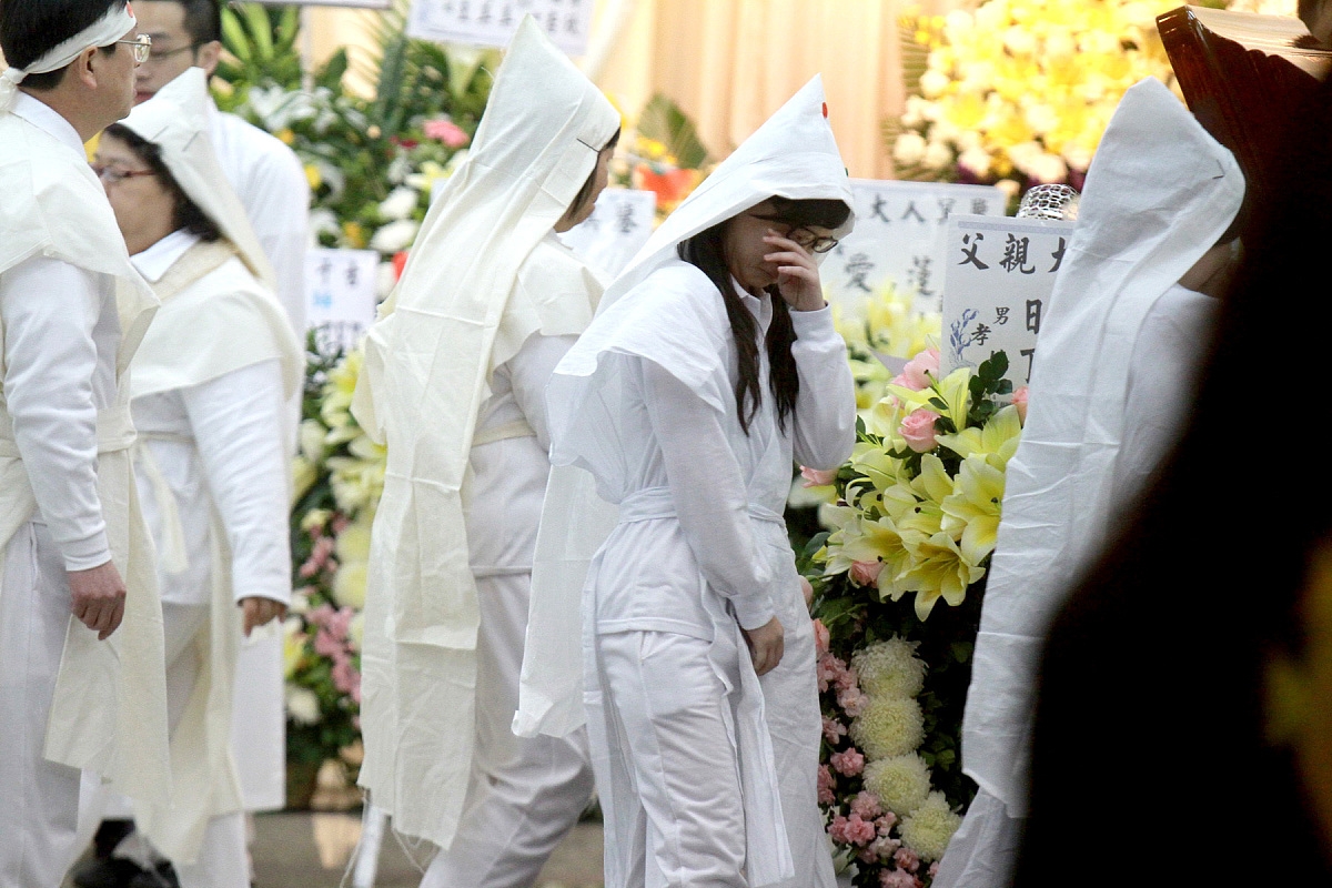 今天又回老家送老人,在孝衣穿戴环节,因不太明白,问了问村里的明白人