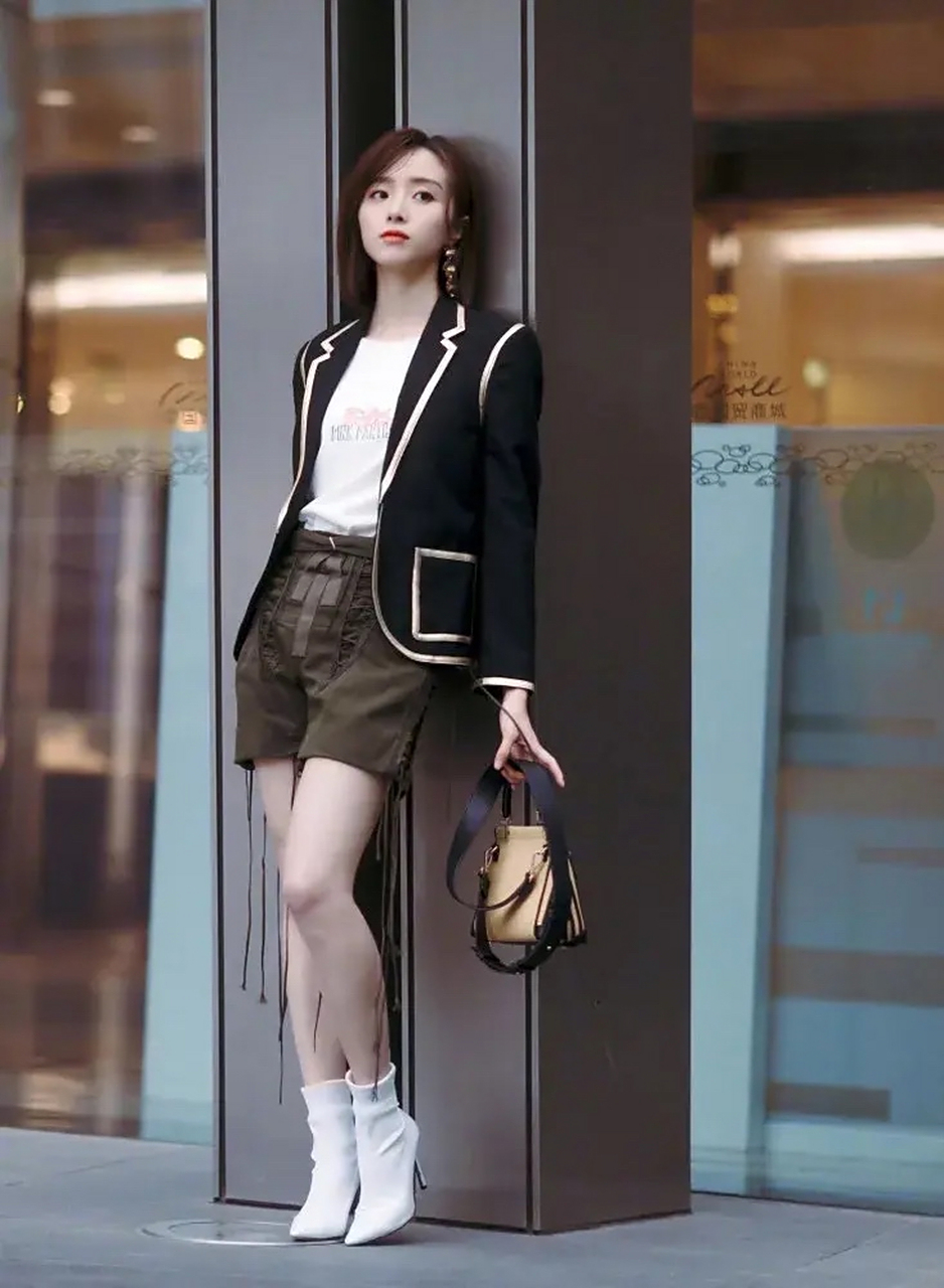 胡冰卿,黑白酷炫风格,我就是潮流的代名词!