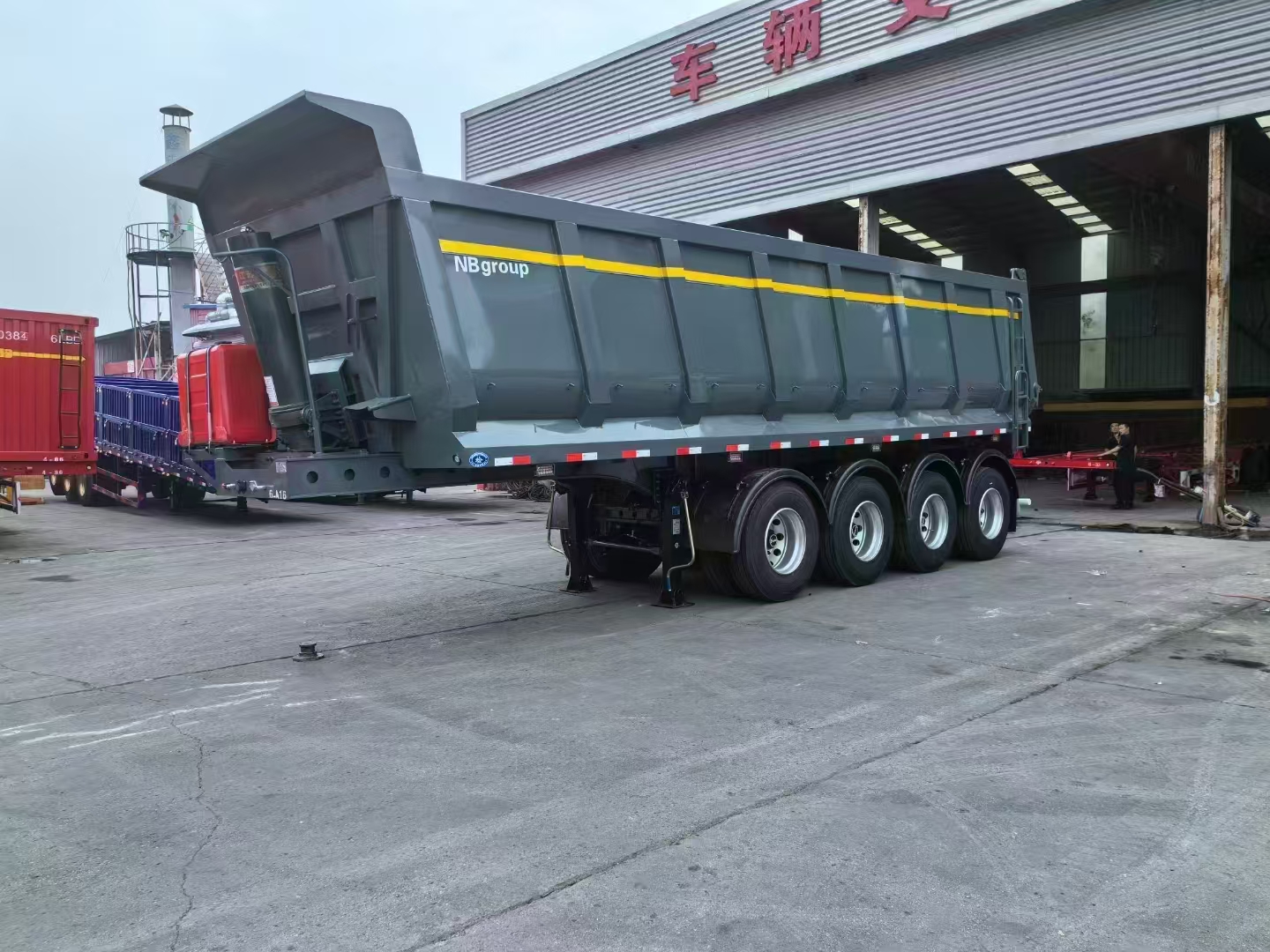 后翻自卸半挂车