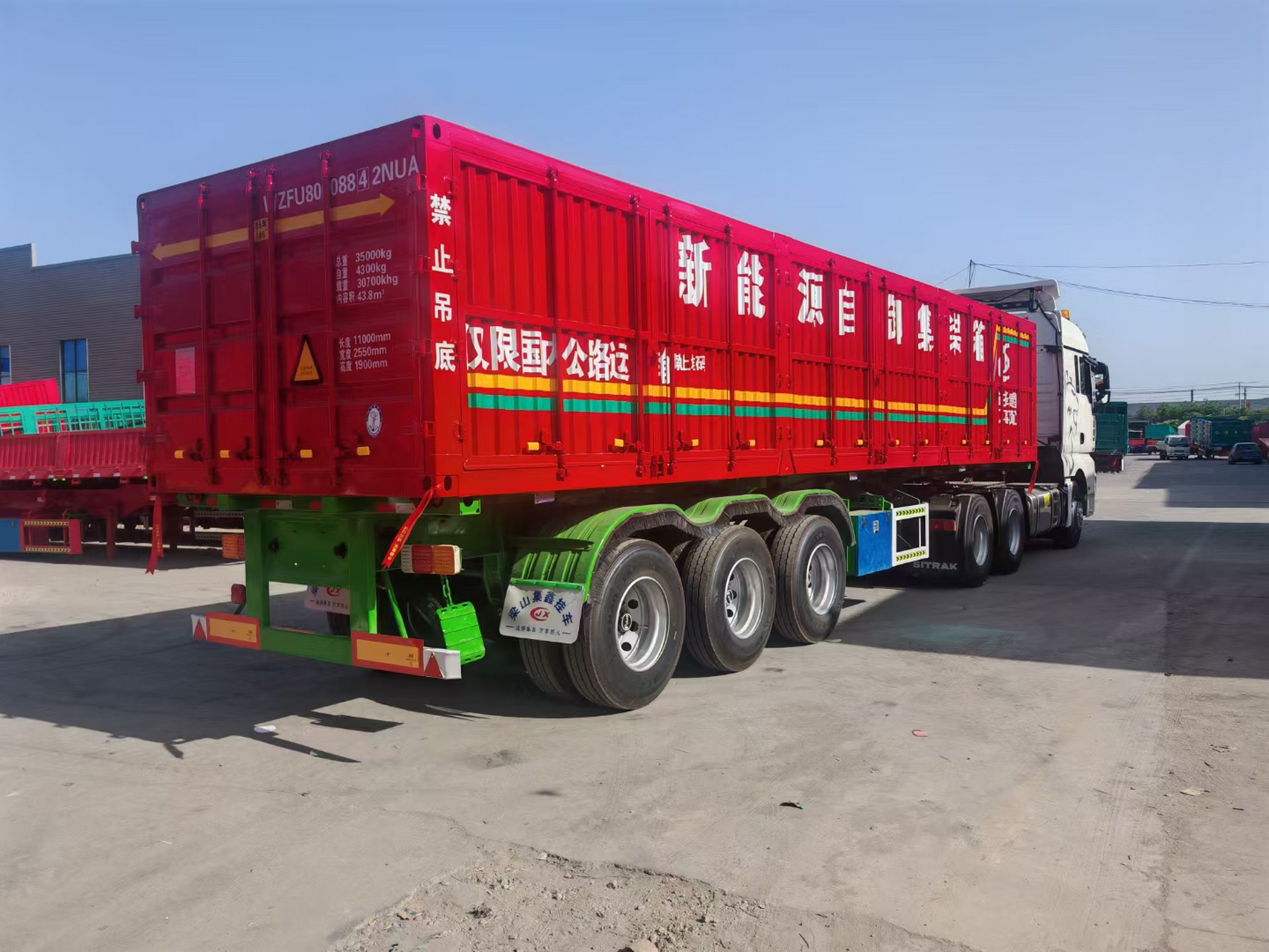 集装箱骨架侧翻自卸车