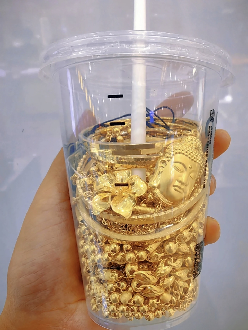 秋天的第一杯奶茶  回收黄金,铂金,钻石,奢侈品包包,手表,名酒