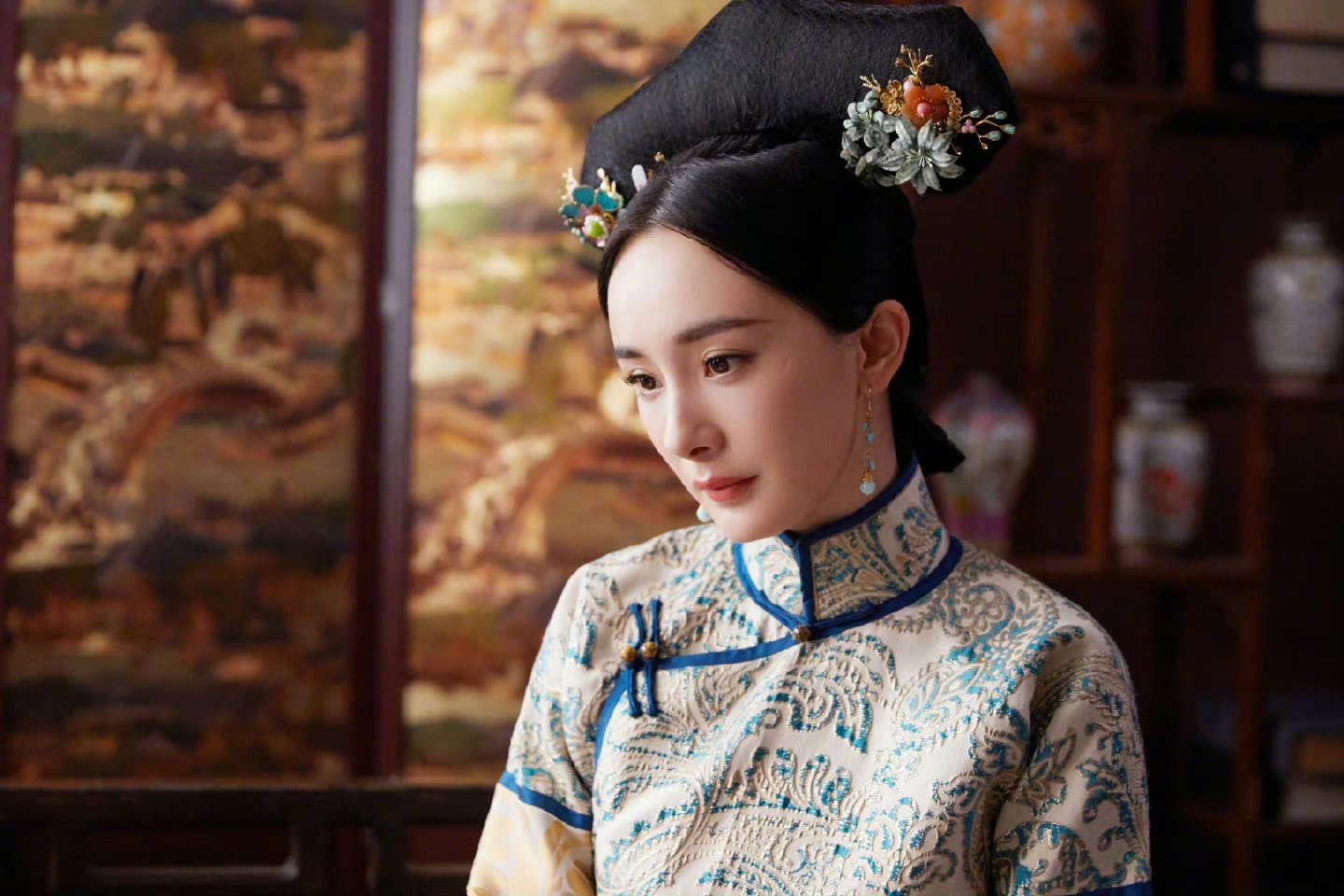 这个表情像是掌管后宫,拿捏人心的皇后 啊啊啊啊杨幂能不能再演一部