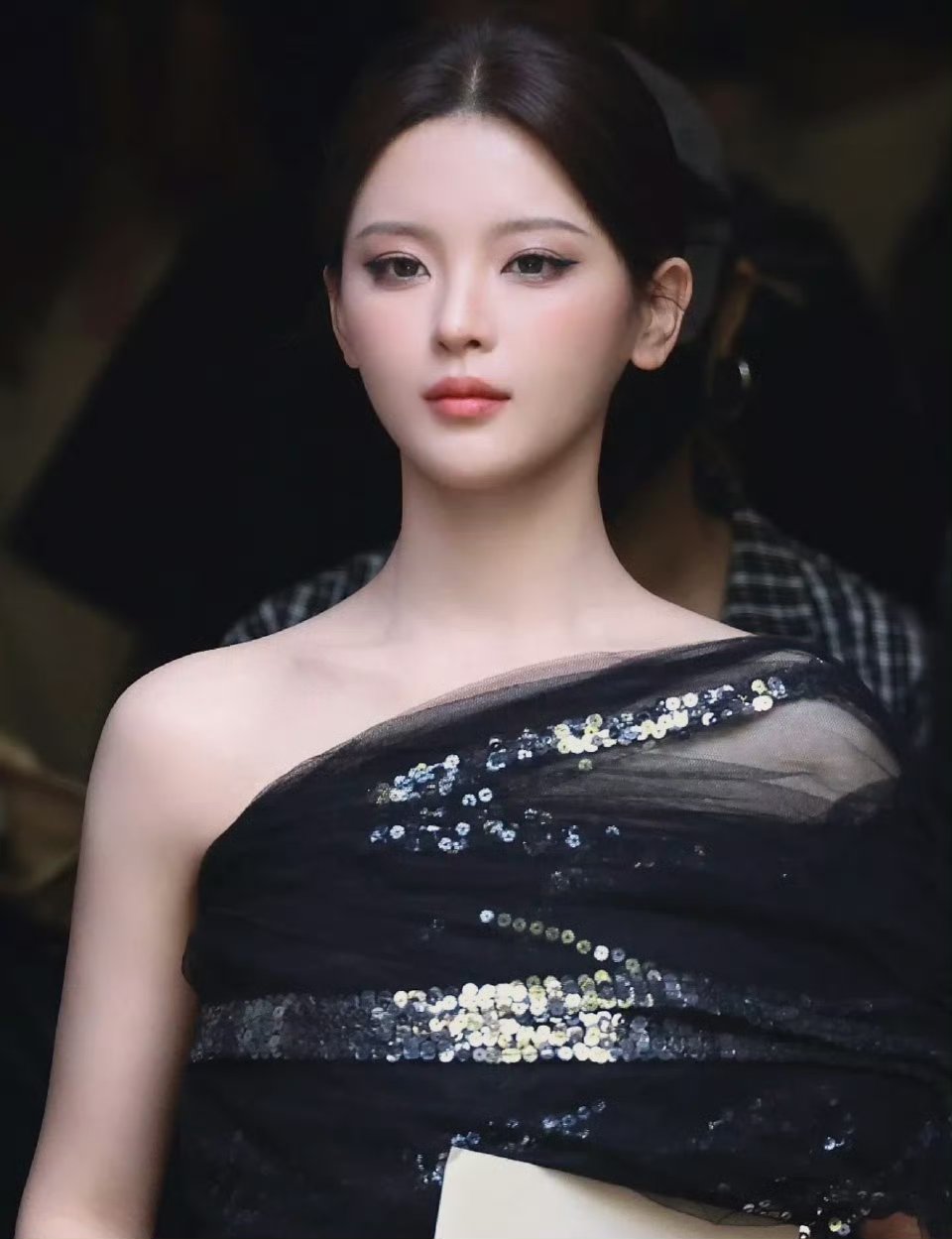 杨超越的颜值确实很在线了! 但是这个妆有点奇怪诶!感觉不太适合她?