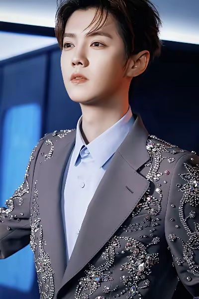 7月5日,鹿晗被封禁半年的社交账号突然全平台解封,消息一经传出便迅速