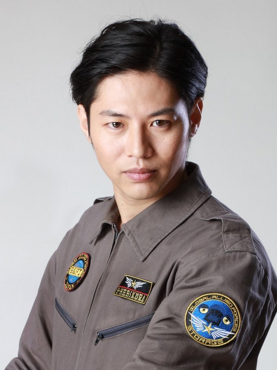 青柳尊哉出演泽塔奥特曼,角色自然不是伽古拉,而是主角所在部队的队长