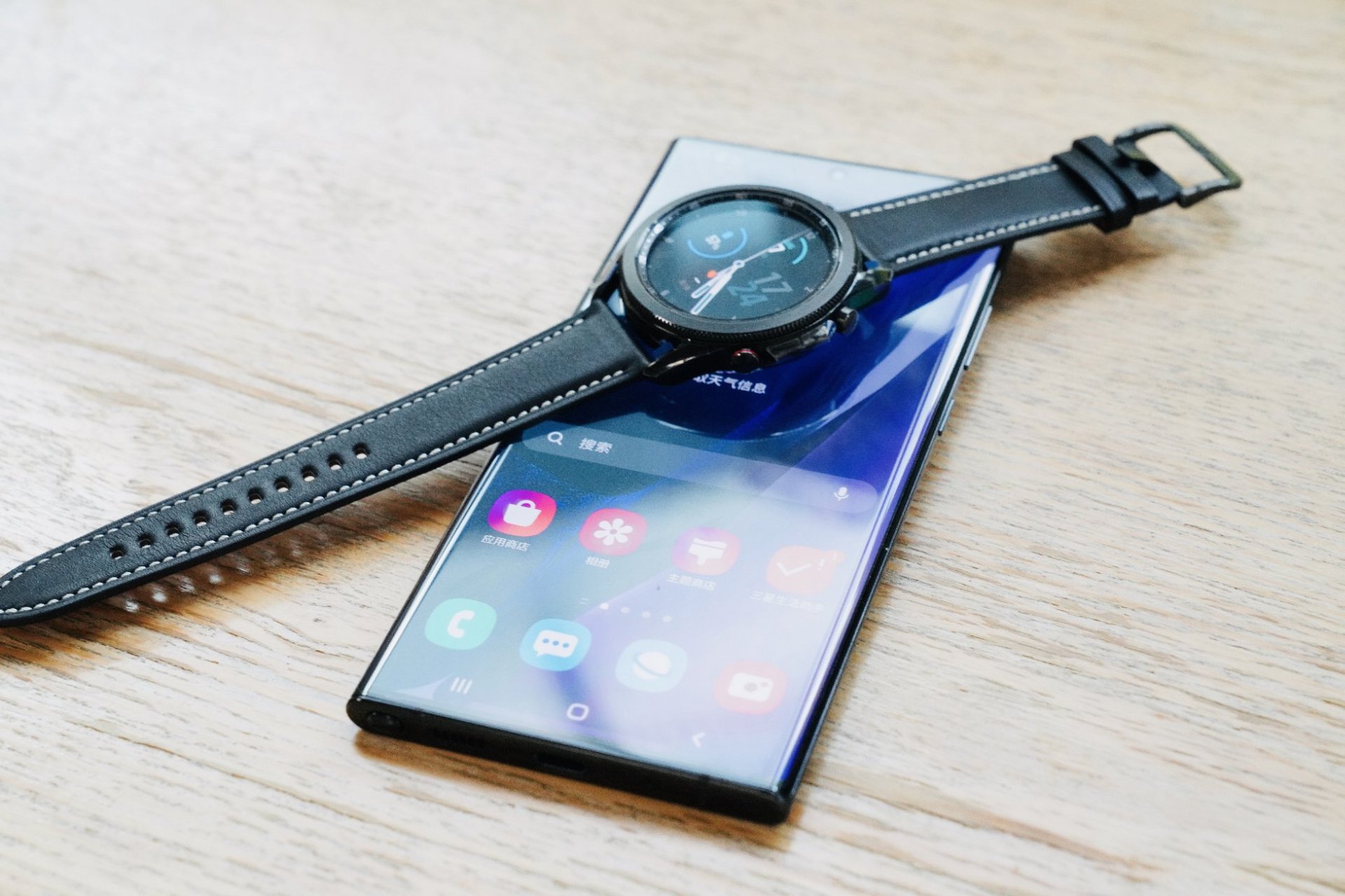 「samsung galaxy watch302图赏」  三星一款很时尚的潮流手表,表盘