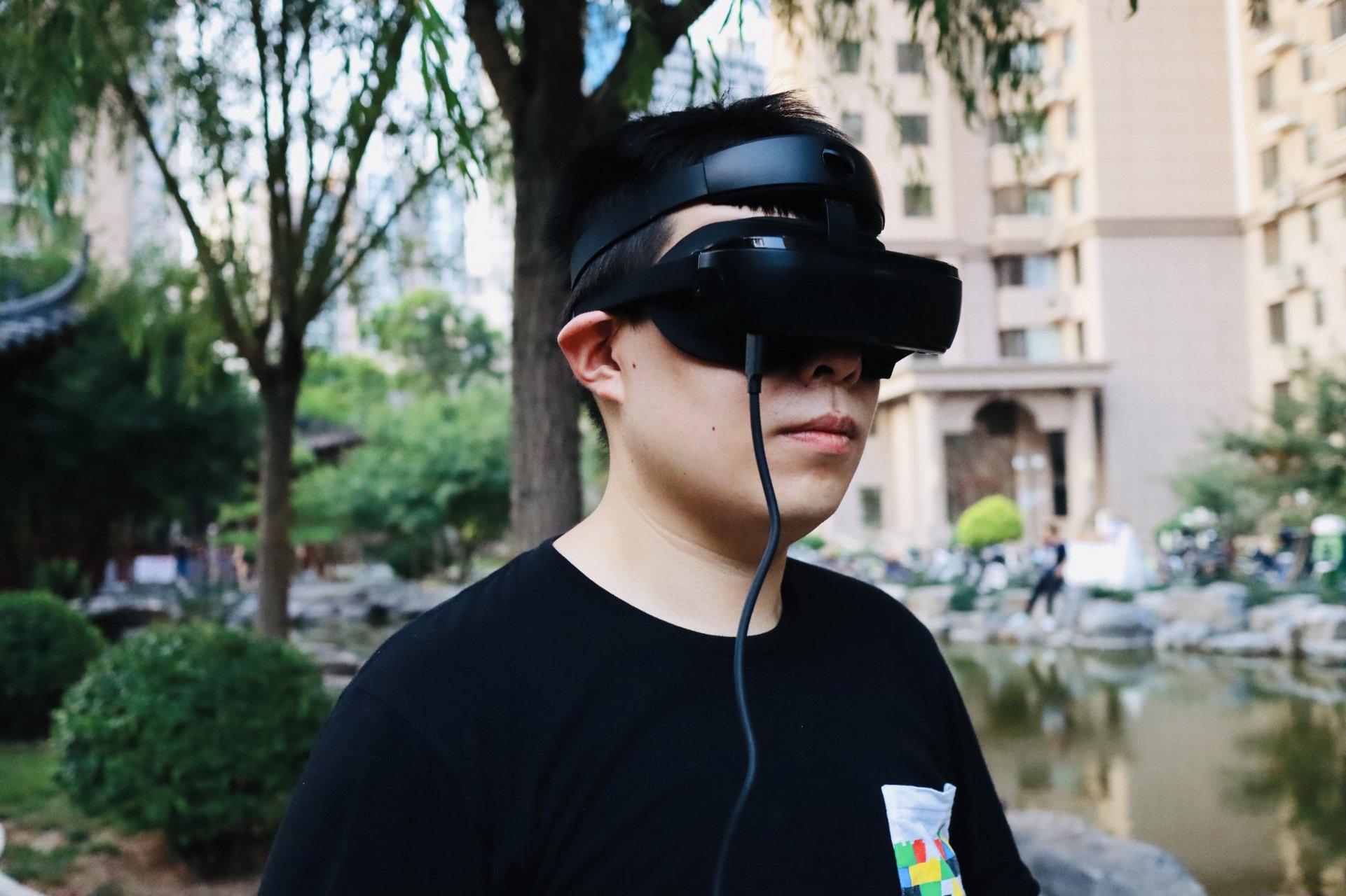 【luci immers头戴巨幕影院 图赏】  一款让我躺着,站着,室内,室外都