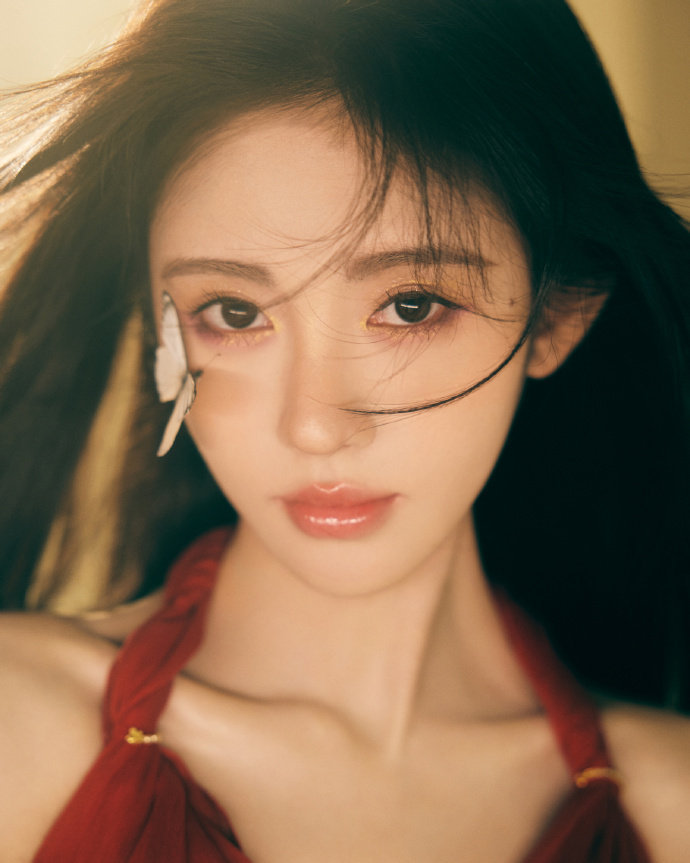 鞠婧祎生日"破茧"写真大片来袭!